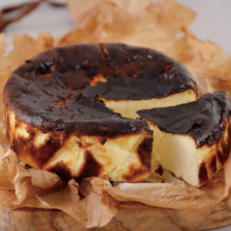 Original Hokkaido Basque Cheesecake 100% Homemade Mireikka Cake Using Hokkaido Cream Cheese, 365g, 1 piece